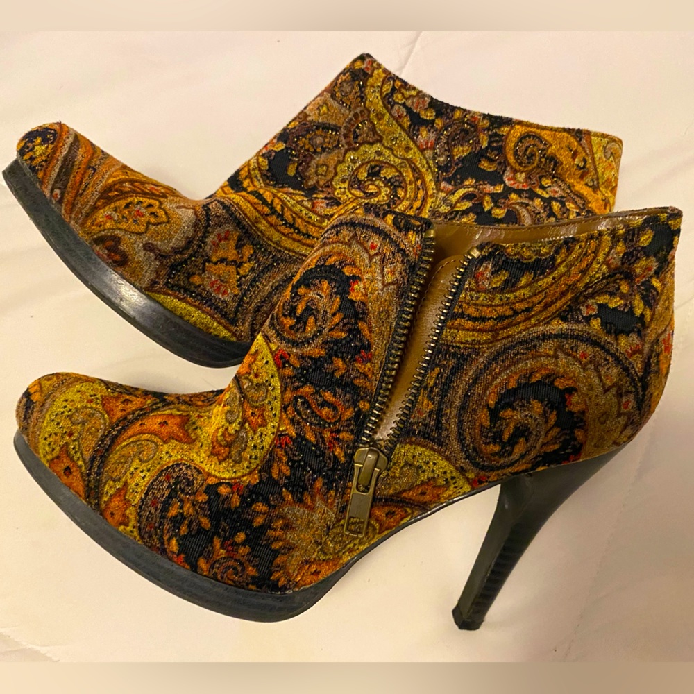 Diba size 7 multi-colored 4.5 heel booties